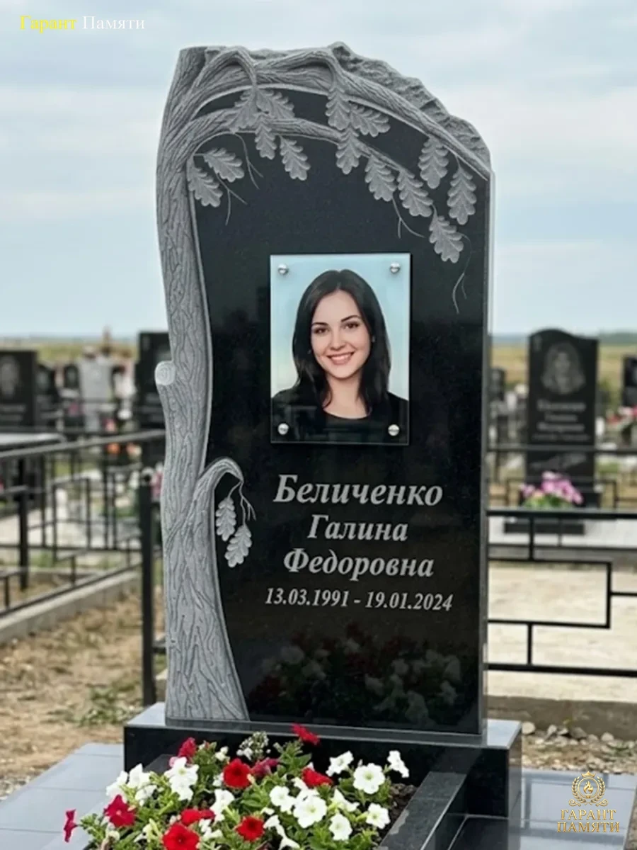 Памятник из гранита Дуб 16